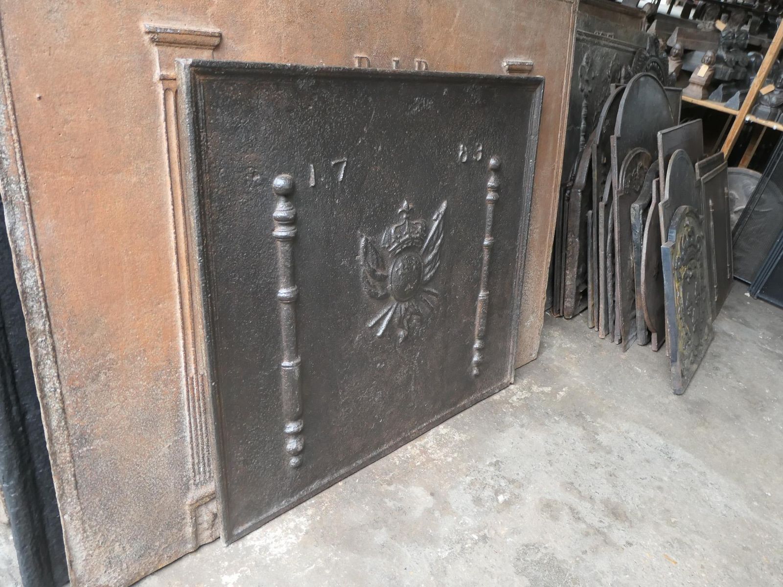 Home Fixtures 18th Century French Louis XV 'Arms Of France' Fireback / Backsplash photo