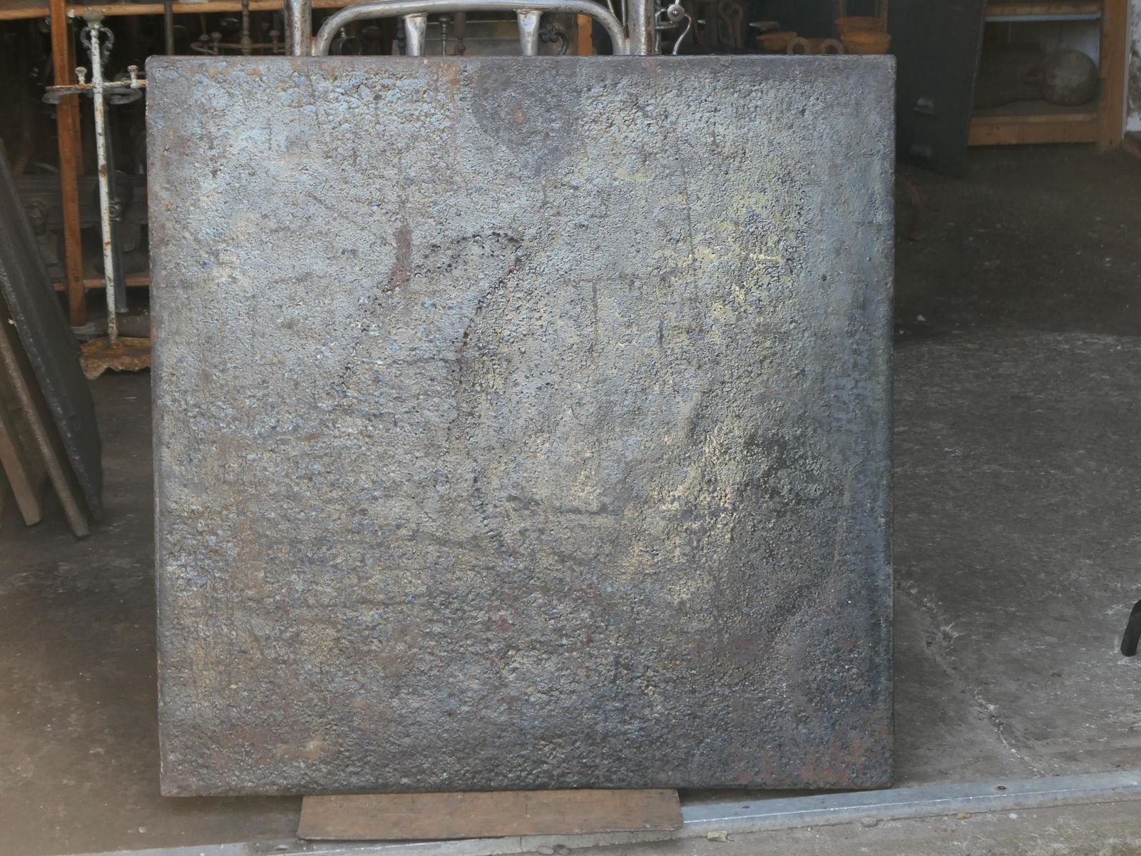 photo vinterior Antique French Fireback / Backsplash With The Goddess Venus, 18th Century