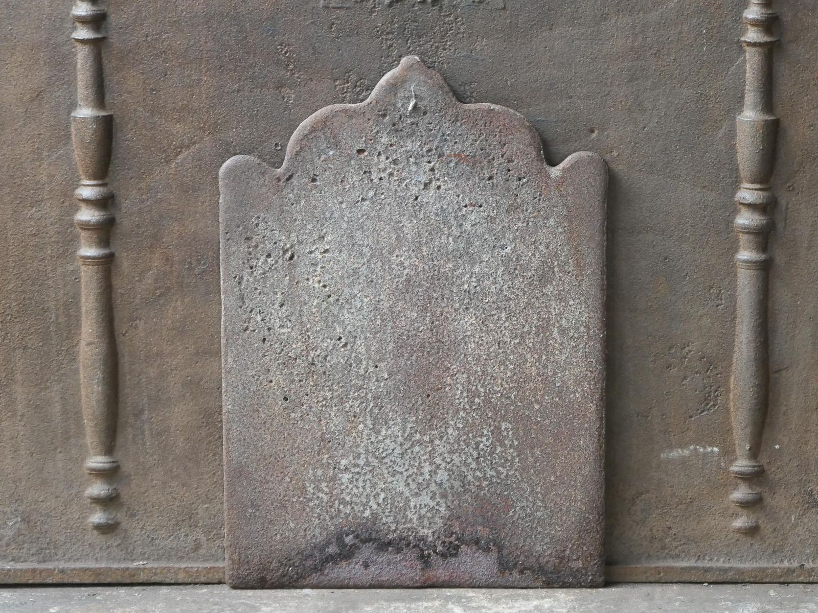 photo vinterior 18th Century French Louis XV Period Fireback / Backsplash