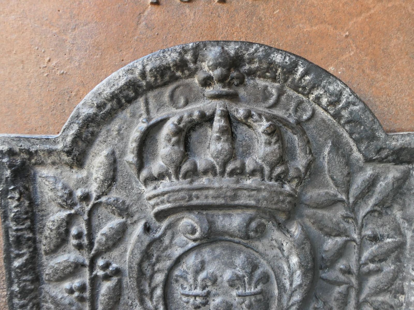 photo furniture French Louis XIV Style 'Arms Of France' Fireback / Backsplash