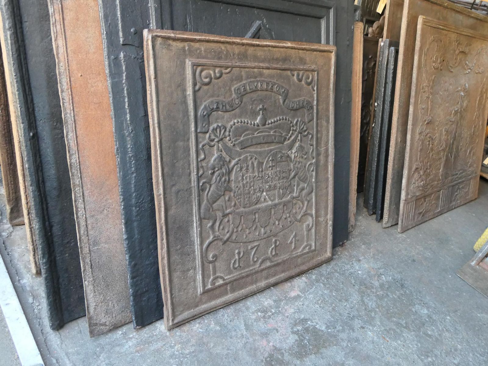 photo vinterior German Louis XIV Style Coat Of Arms Fireback / Backsplash, 20th Century