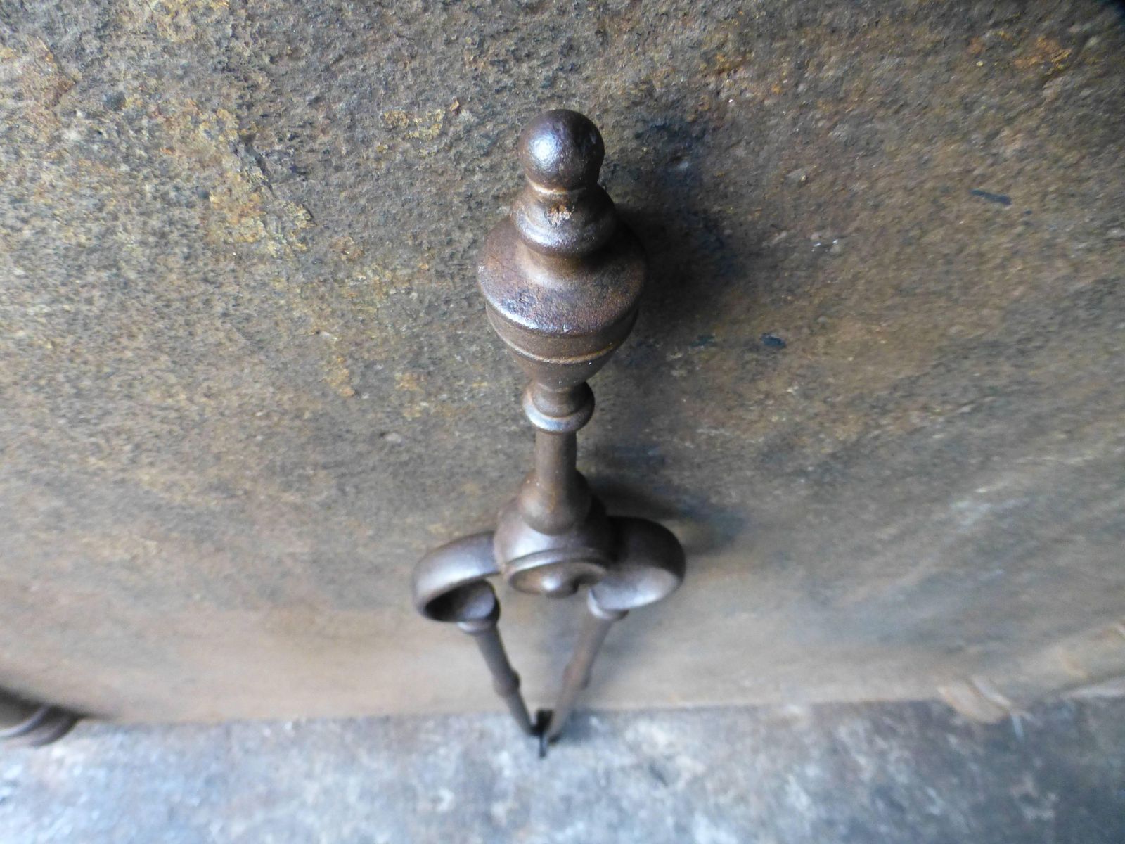 photo furniture 19th Century English Fire Tongs, Pince