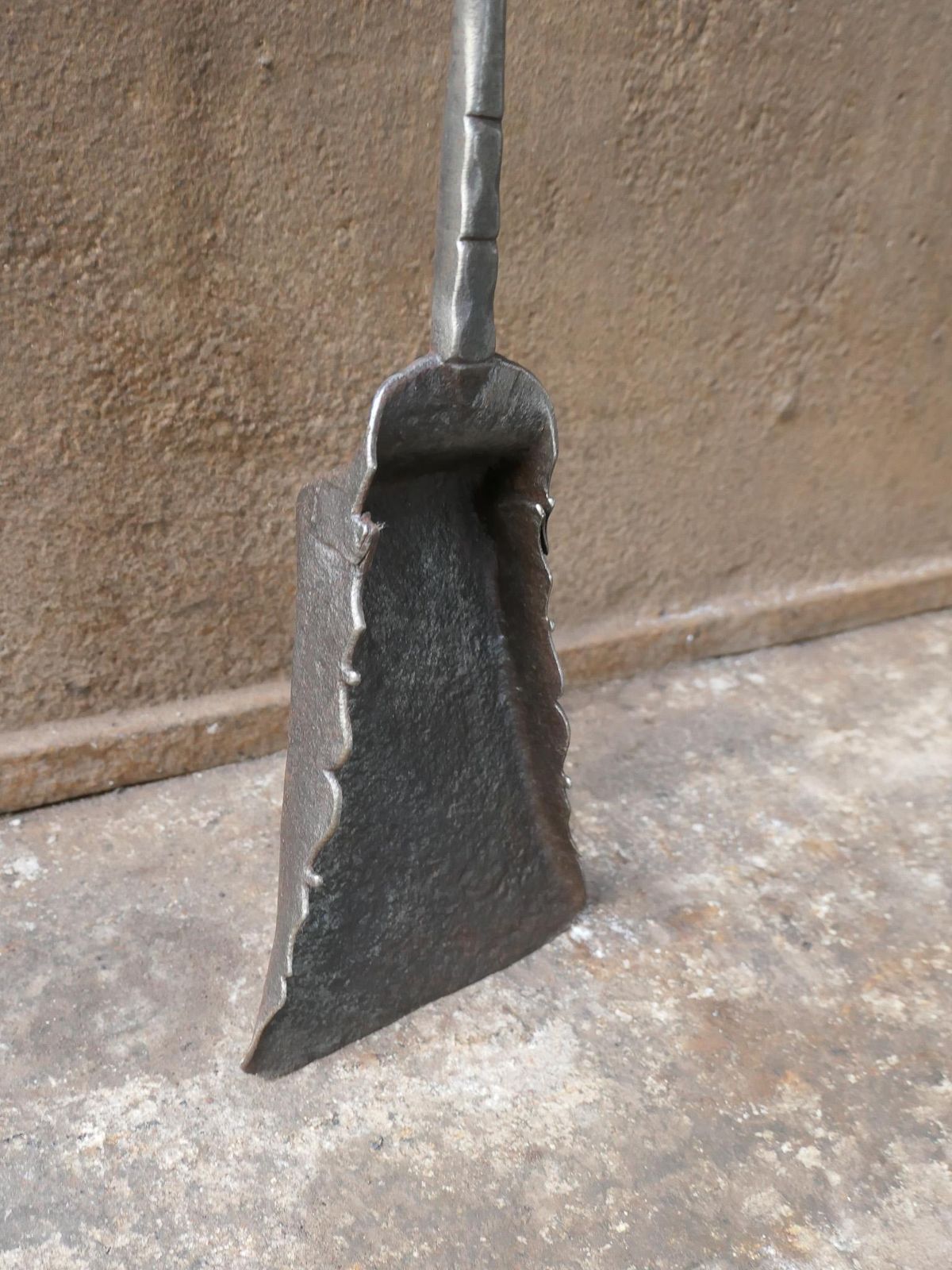 Large 18th Century French Fireplace Shovel Or Fire Shovel photo vinterior
