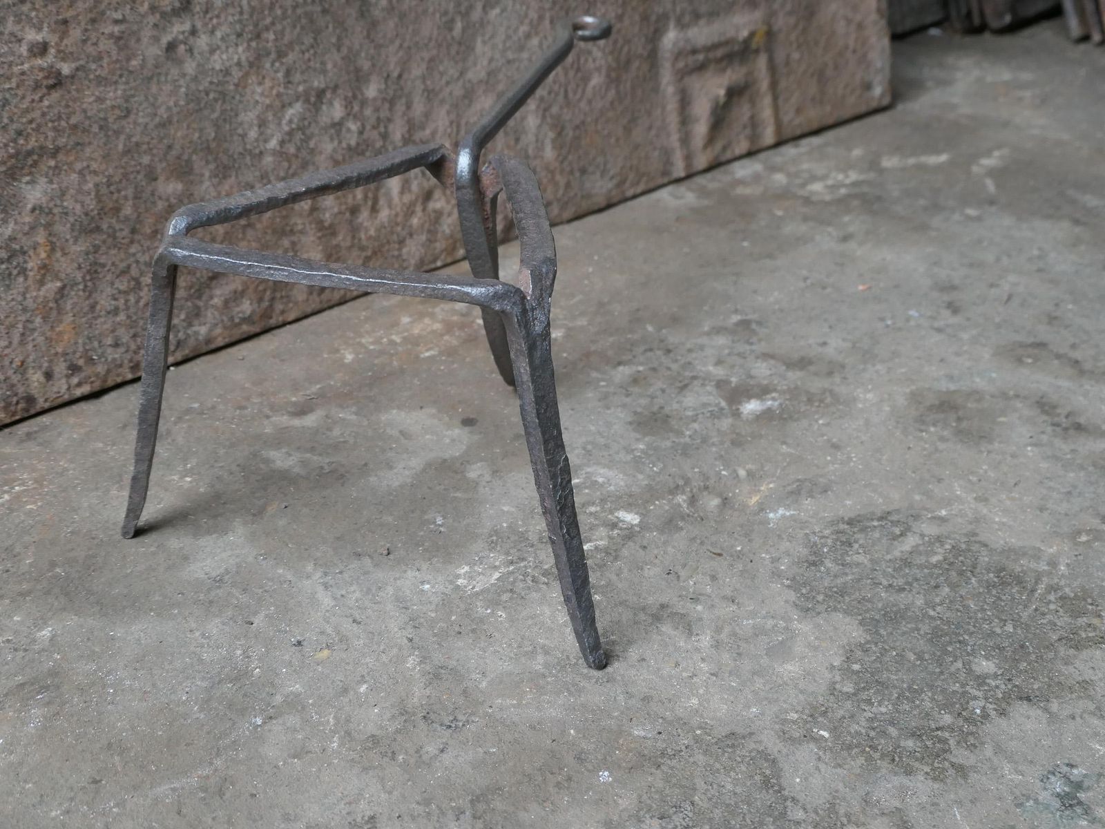 photo vinterior French 17th Century Louis XIV Trivet