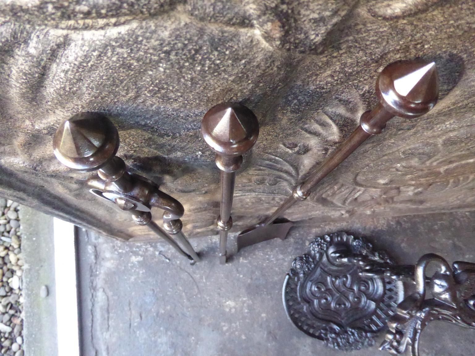 photo vinterior English Set Of Fireplace Tools, Victorian Companion Set, 19th Century