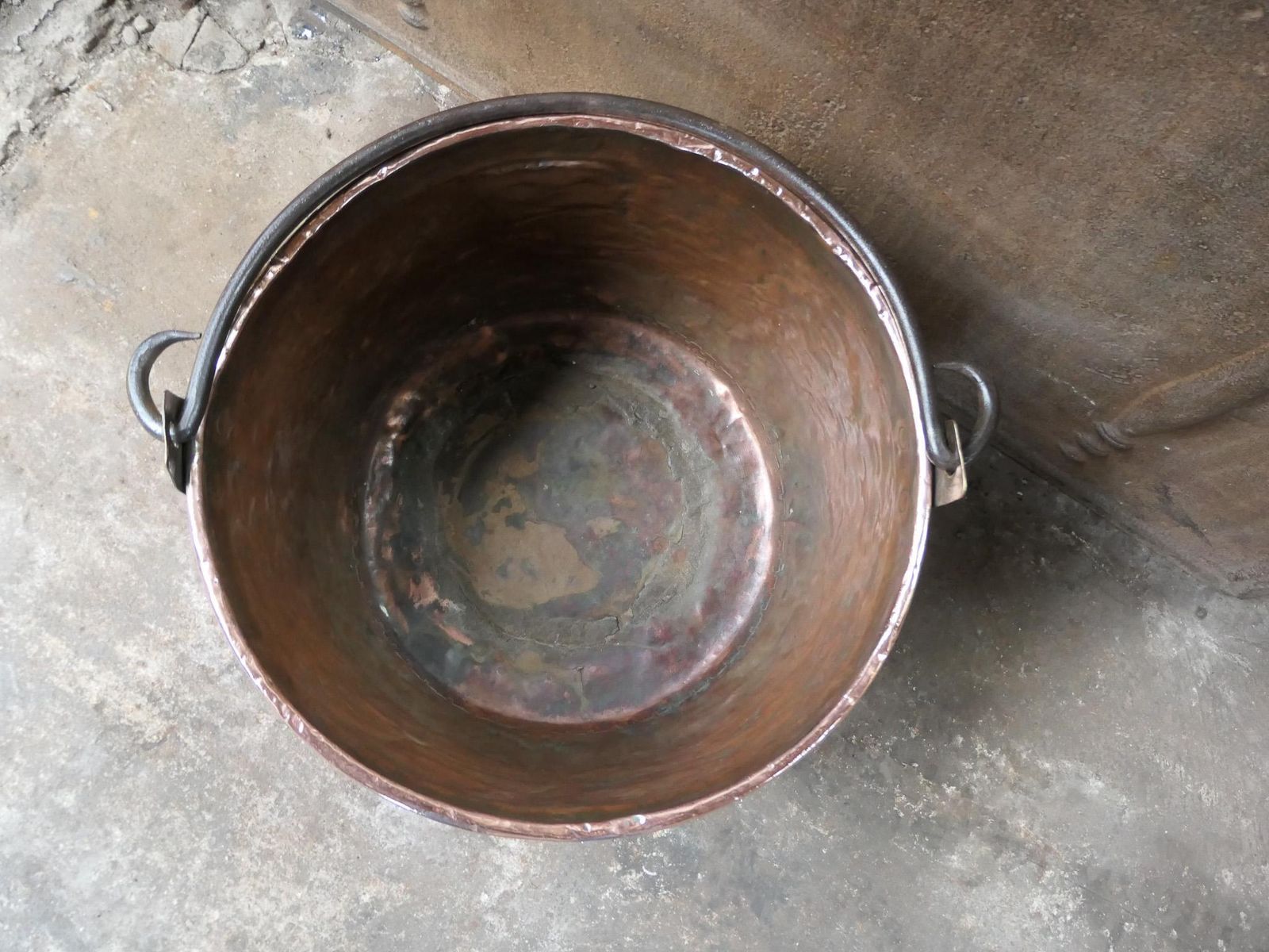 photo vinterior 18th Century Antique Dutch Polished Copper Firewood Basket