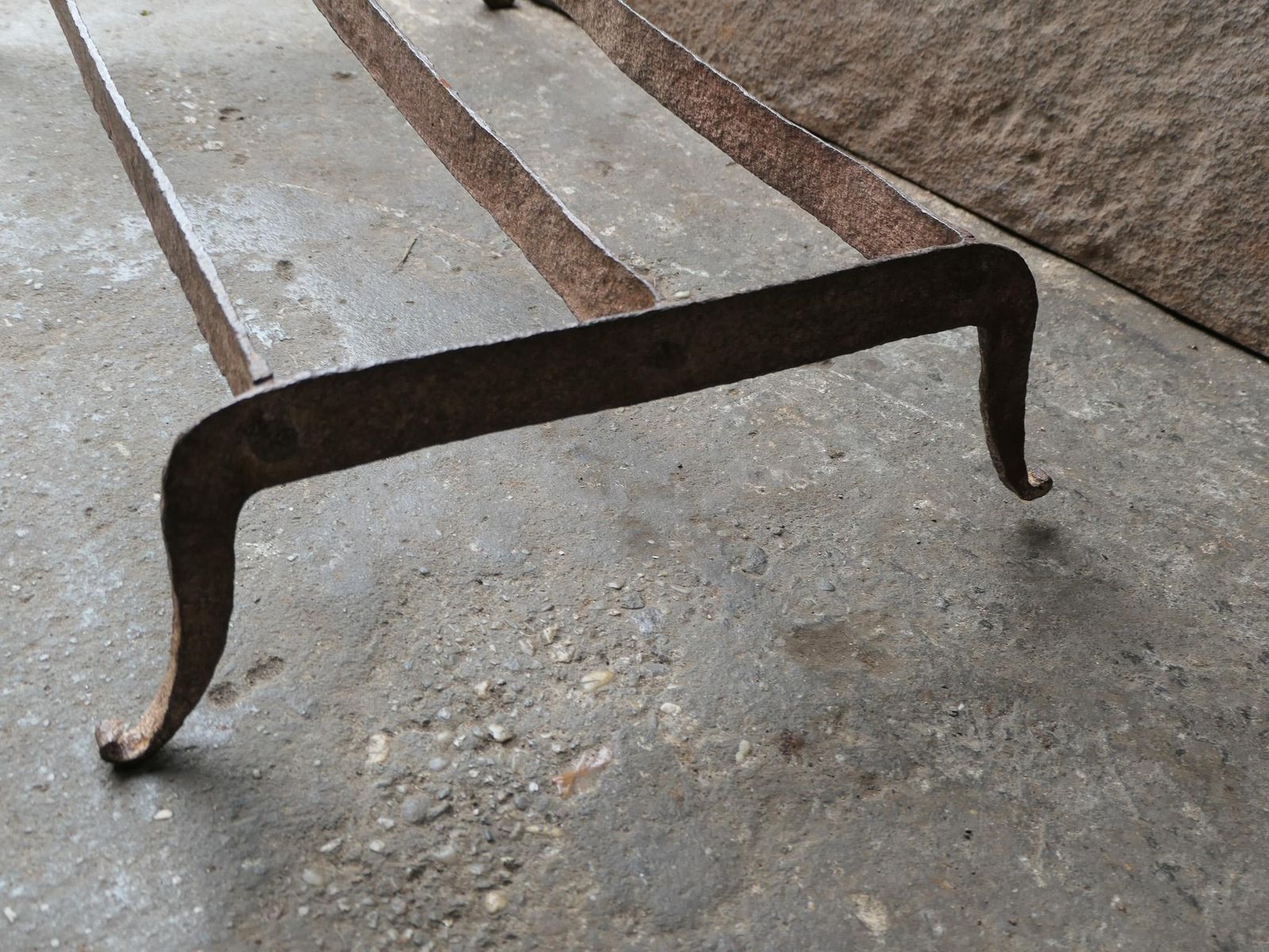 photo vinterior Large French 17th Century Louis XIV Trivet