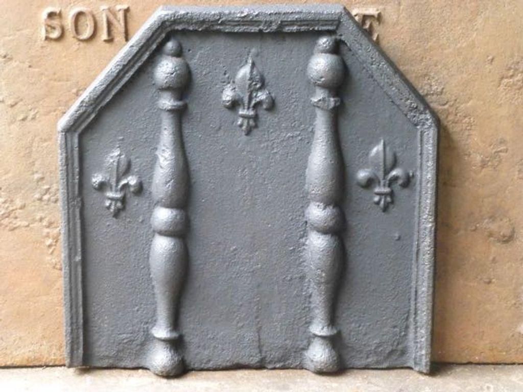 18th Century French Fireback / Backsplash With Pillars And Fleur De Lys photo vinterior