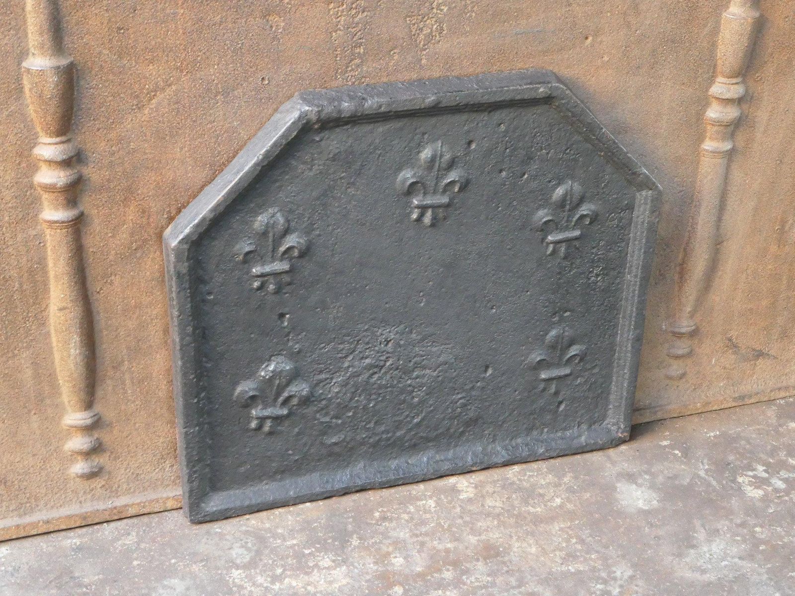 Early 18th Century French Louis XIV Fireback / Backsplash With Fleurs De Lys photo vinterior