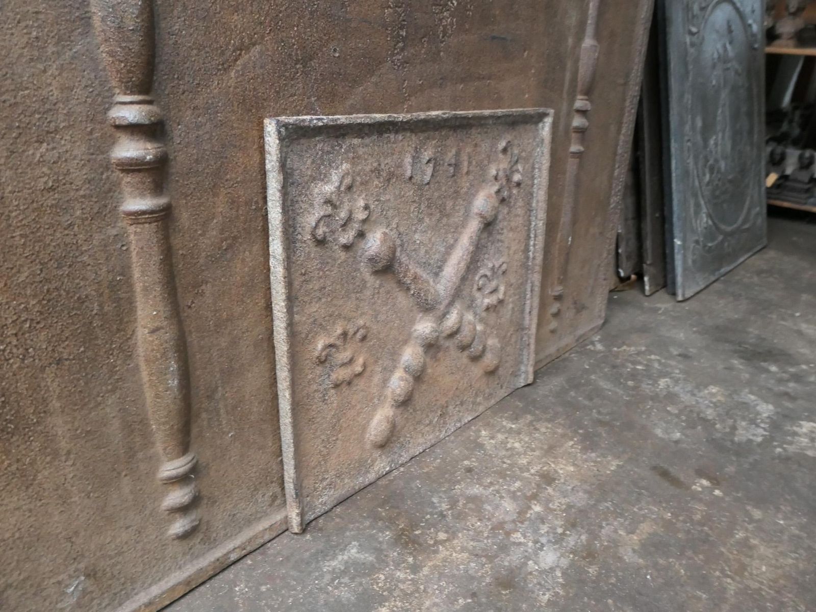 Home Fixtures Antique Louis XIV 'Pillars With Saint Andrew's Cross' Fireback / Backsplash photo