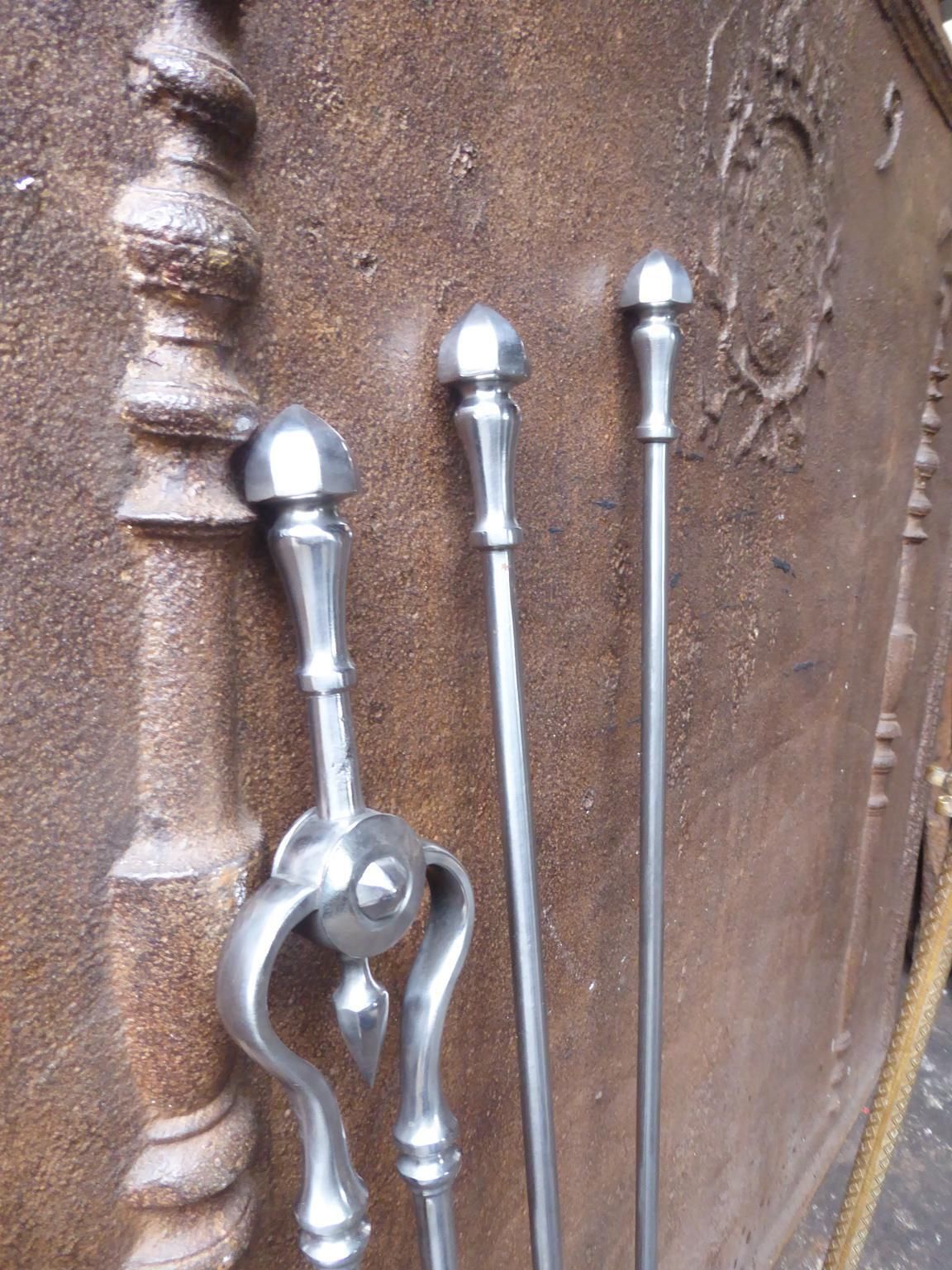photo vintage Antique English Victorian Fireplace Tools Or Fire Tools, 19th Century