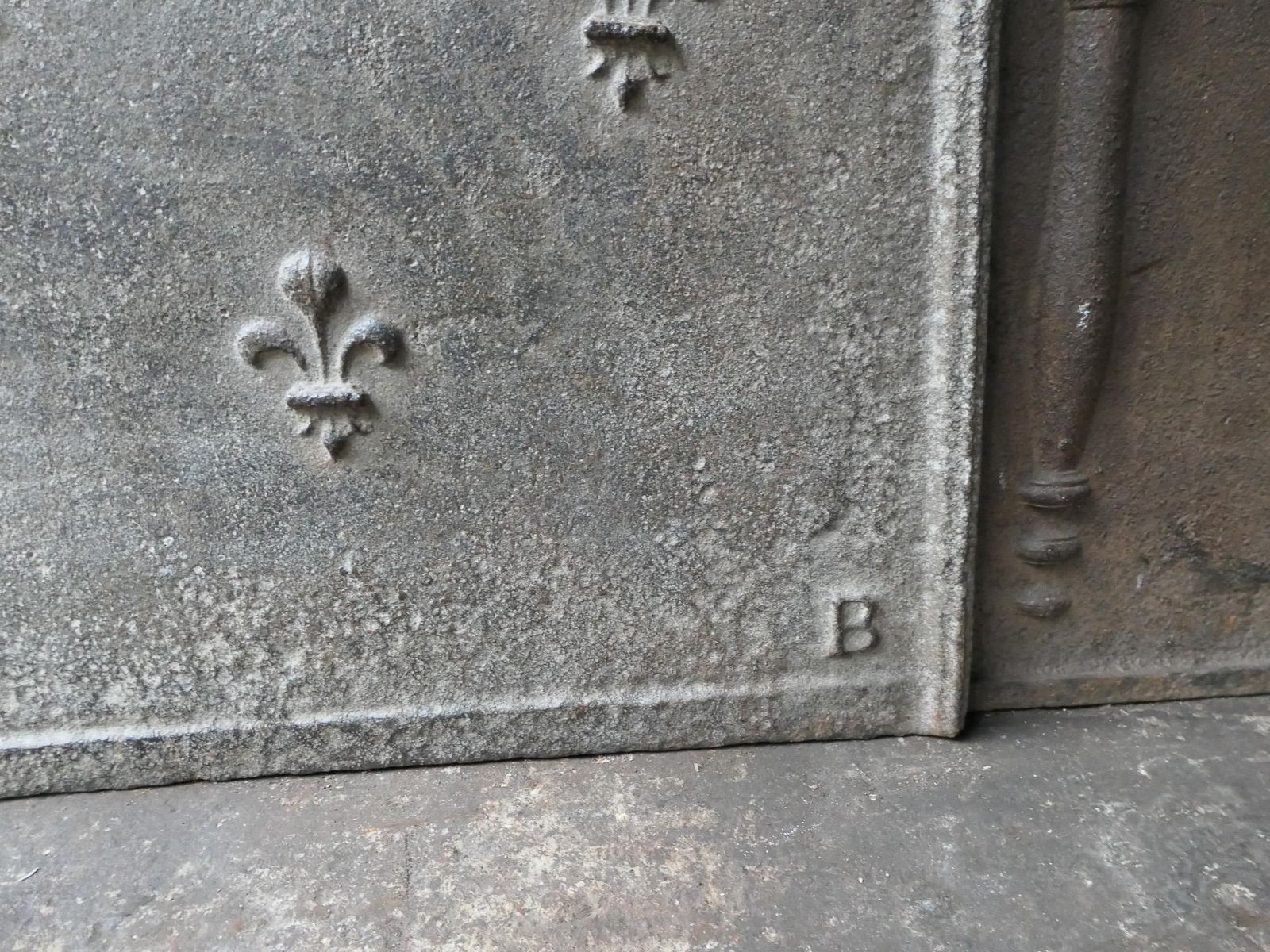 1088.0 18th Century French Louis XV Fireback / Backsplash With Fleurs De Lys photo