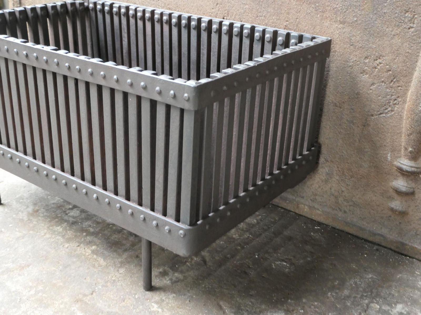 photo vinterior English Modernist Fireplace Grate, Fire Grate