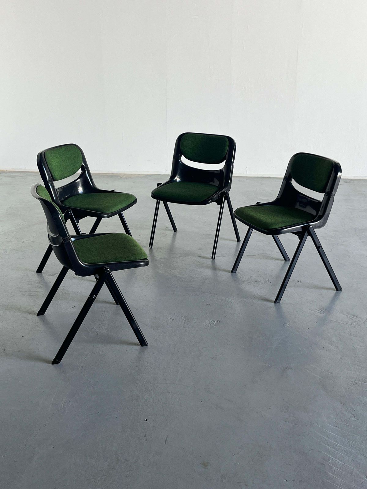 Set Of 4 Space Age Desk Chairs By Giancarlo Piretti And Emilio Ambasz For Dorsal photo vinterior