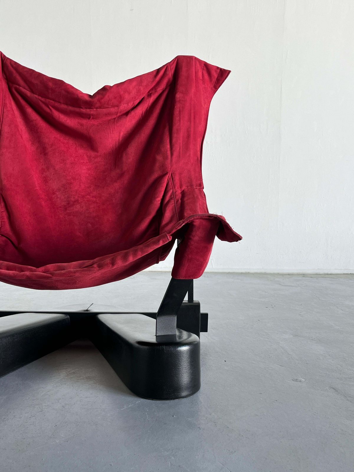 Large Italian Sling Butterfly Lounge Chair In Suede And Metal, 1980s photo vinterior