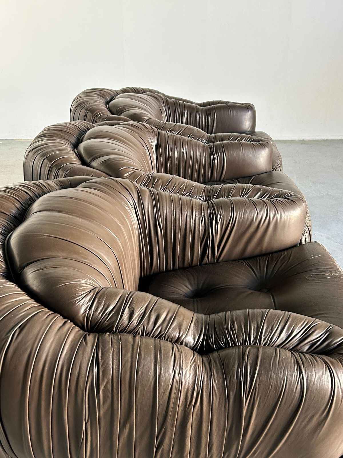 Three Seater Sofa In Dark Brown Leather By Axel Di Pietrobon, 1970s Italy photo vintage