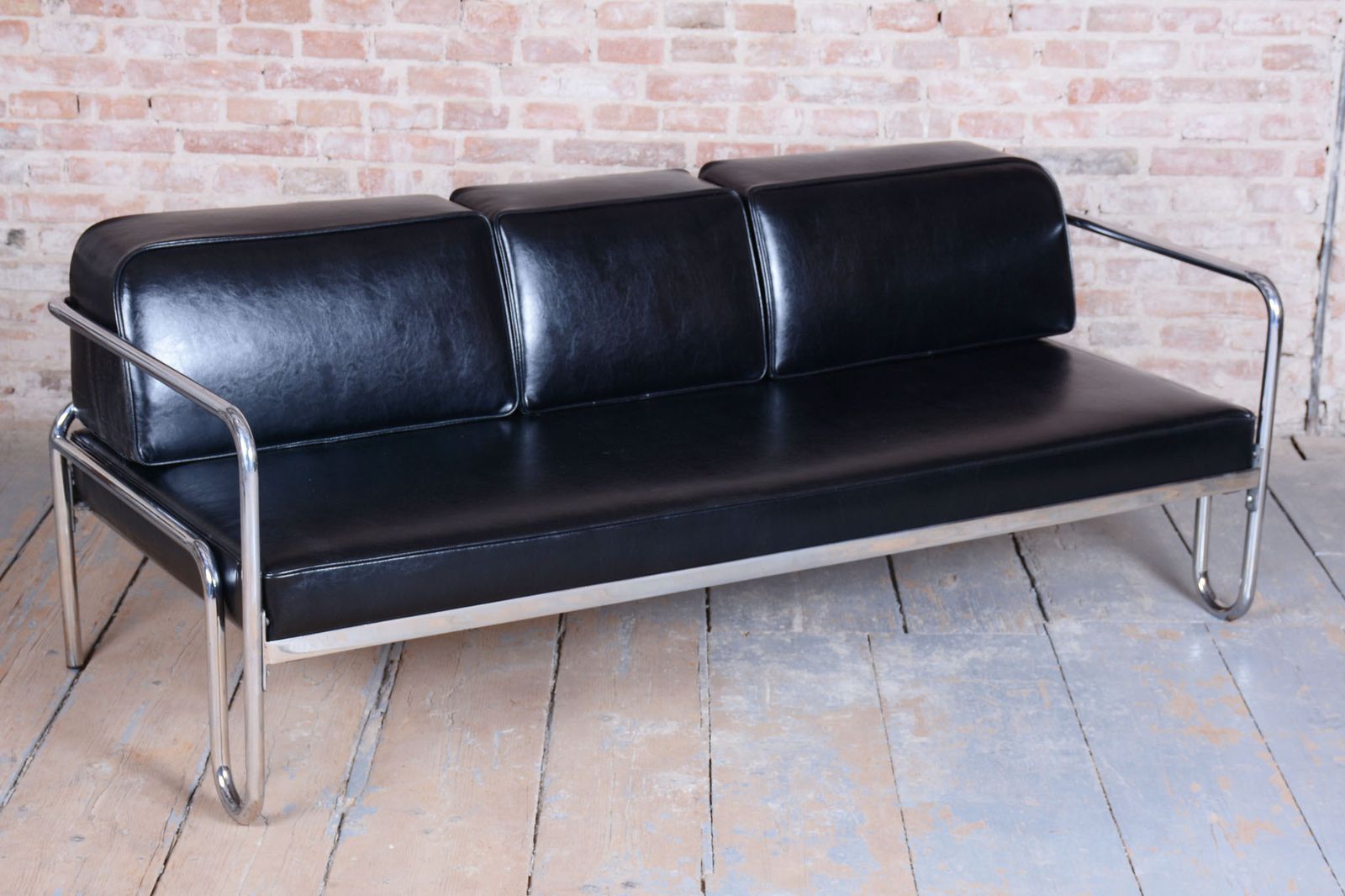photo vinterior Restored Bauhaus Sofa, Chrome Plated Steel, High Quality Leather, Czech, 1930s