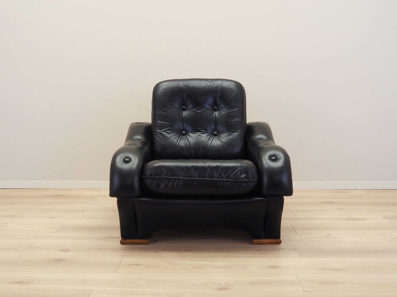 Zwarte Fauteuil, Italiaans Design, Jaren 1980, Productie: Italië photo furniture