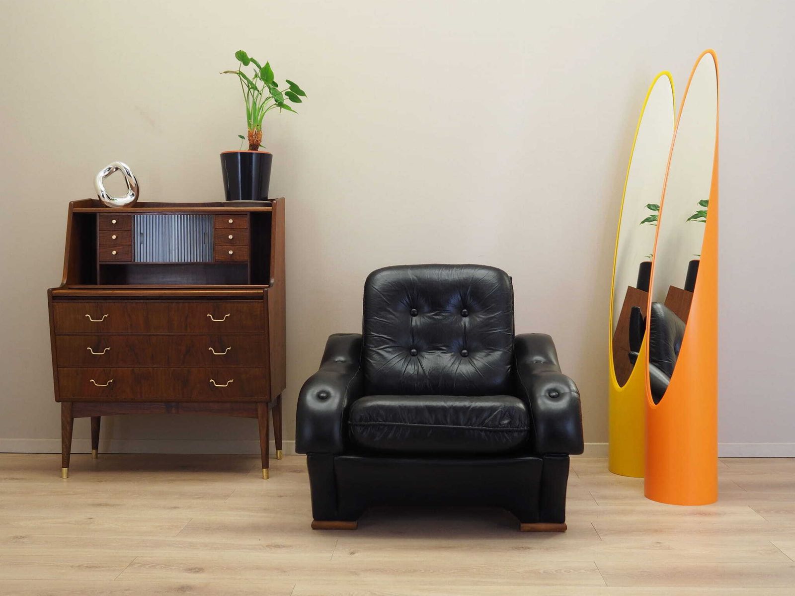Zwarte Fauteuil, Italiaans Design, Jaren 1980, Productie: Italië photo for sale