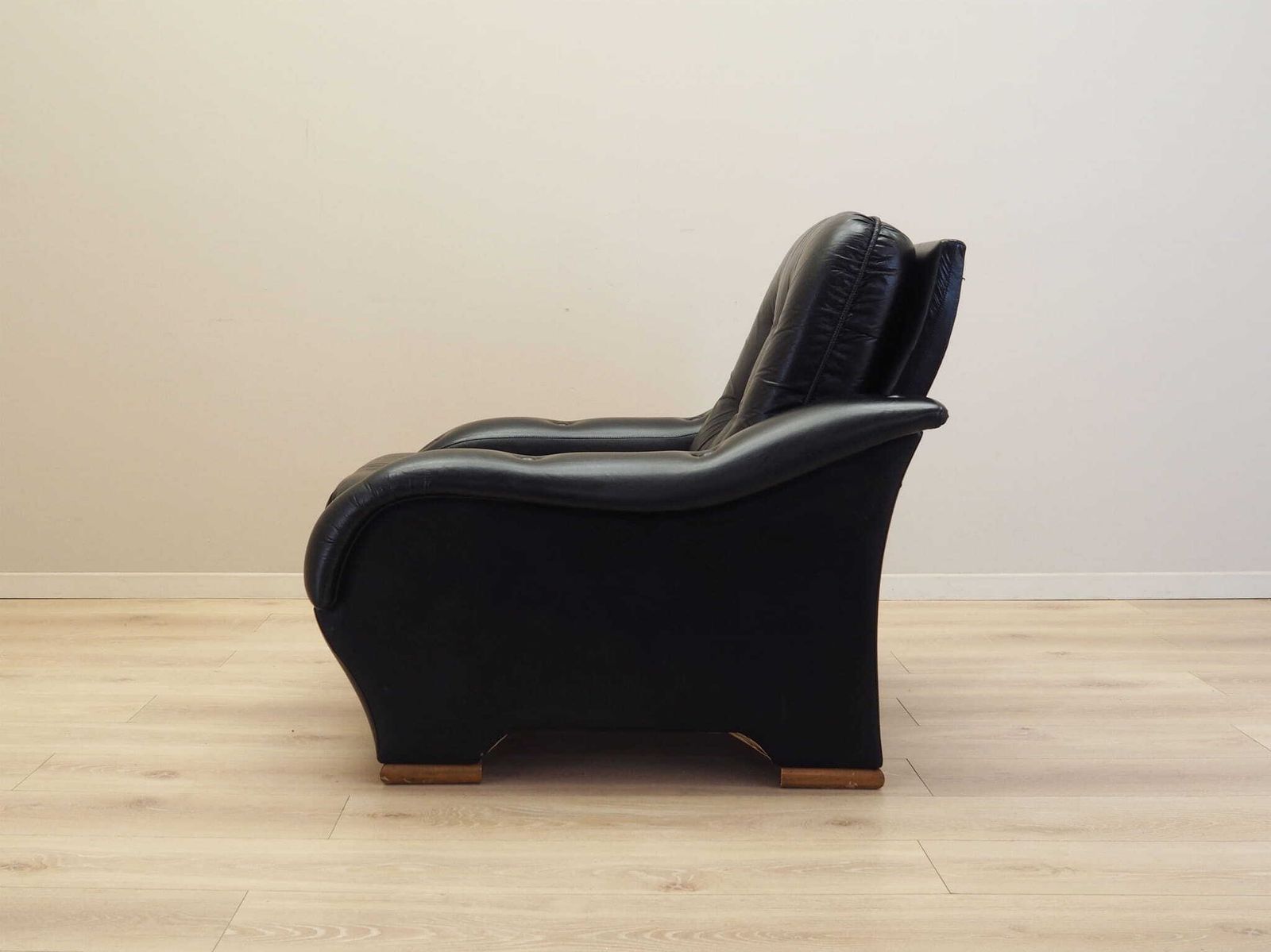 Zwarte Fauteuil, Italiaans Design, Jaren 1980, Productie: Italië photo buy