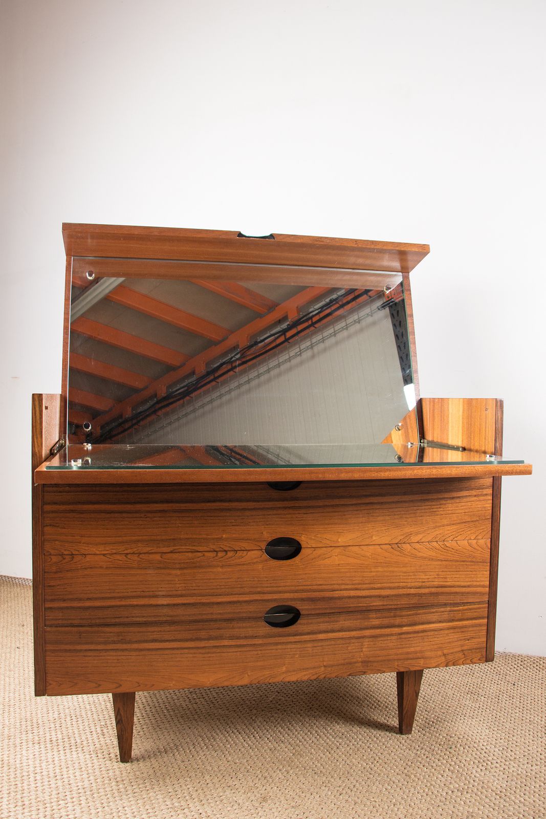 Grande coiffeuse commode en palissandre, par Paul Geoffroy pour Edition Charron, 1960. photo Mobilier