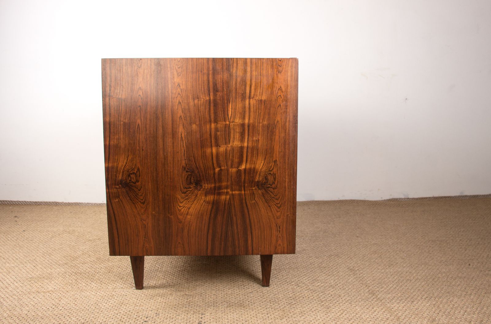 photo vintage Grande coiffeuse commode en palissandre, par Paul Geoffroy pour Edition Charron, 1960.