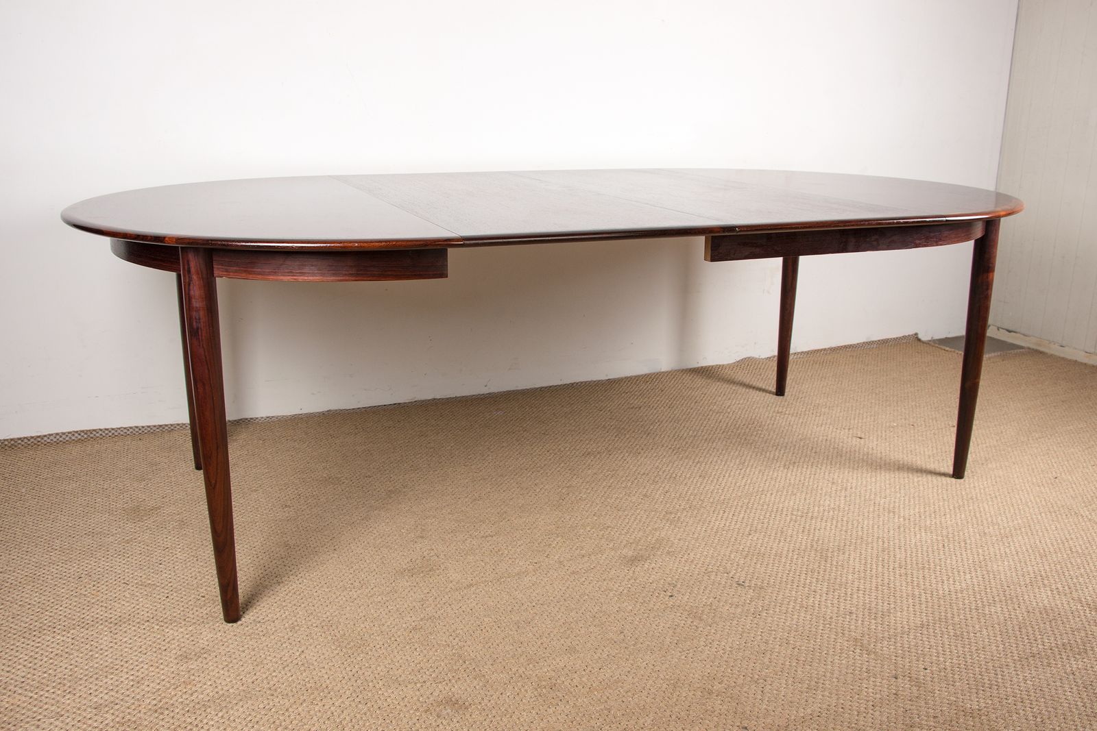 photo for sale Table à manger danoise extensible en palissandre Sibast modèle 55, par Arne Vodder, 1958.