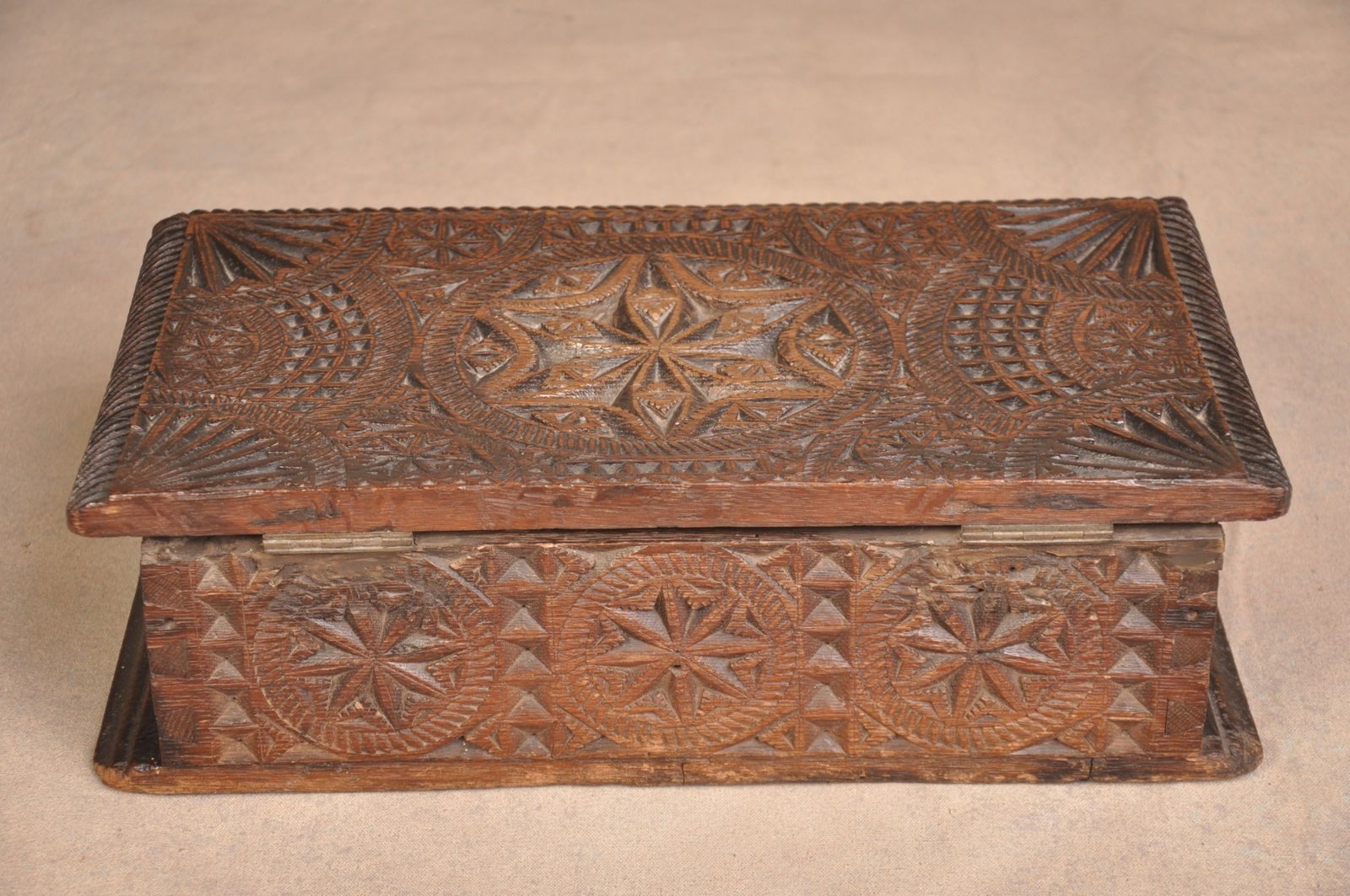17th Century Welsh Oak Chip Carved Box photo 1600.0