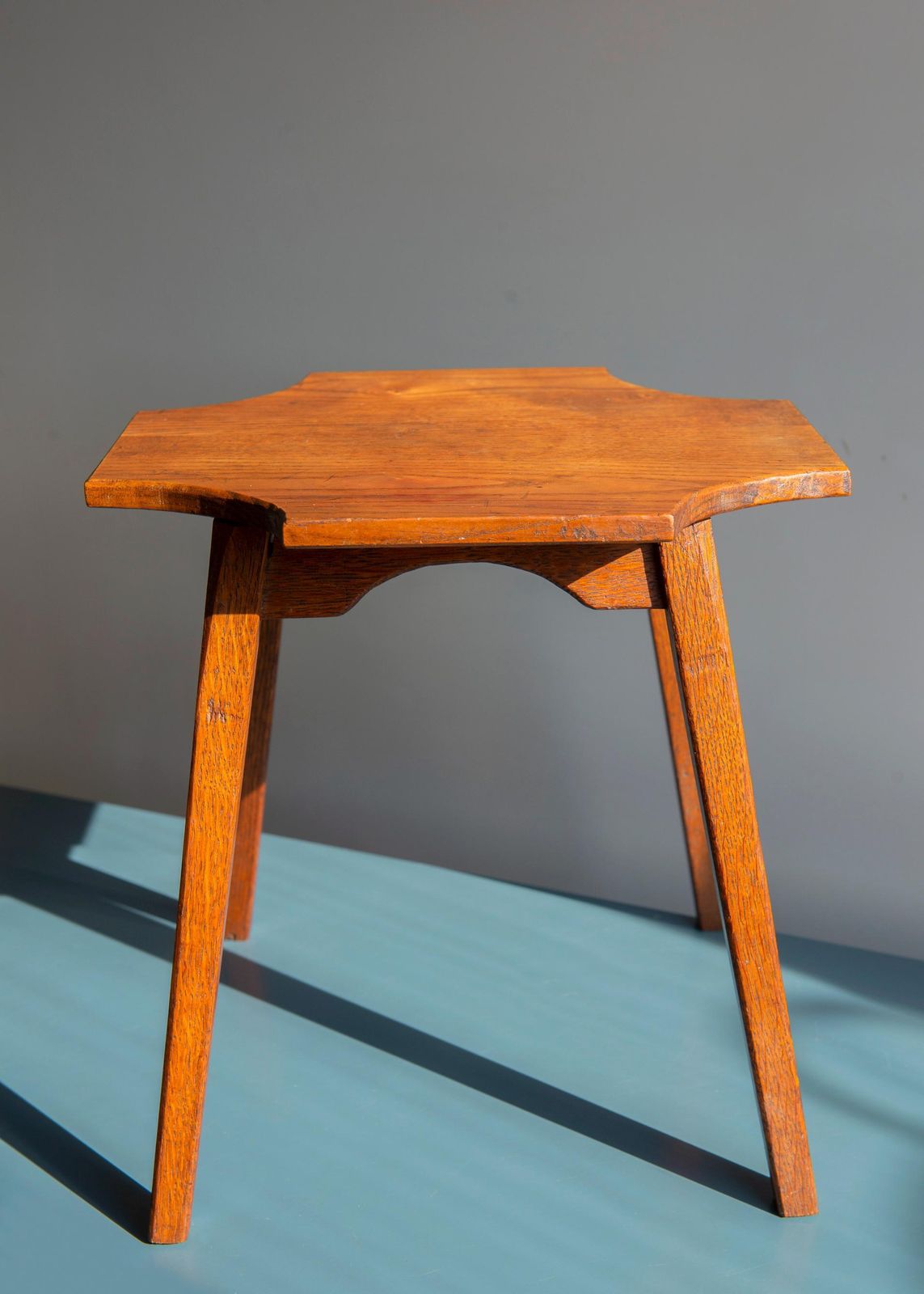 Table d'appoint en chêne, table basse Art déco, porte-plante en bois vintage, tabouret néerlandais, Amsterdam School Design photo vinterior