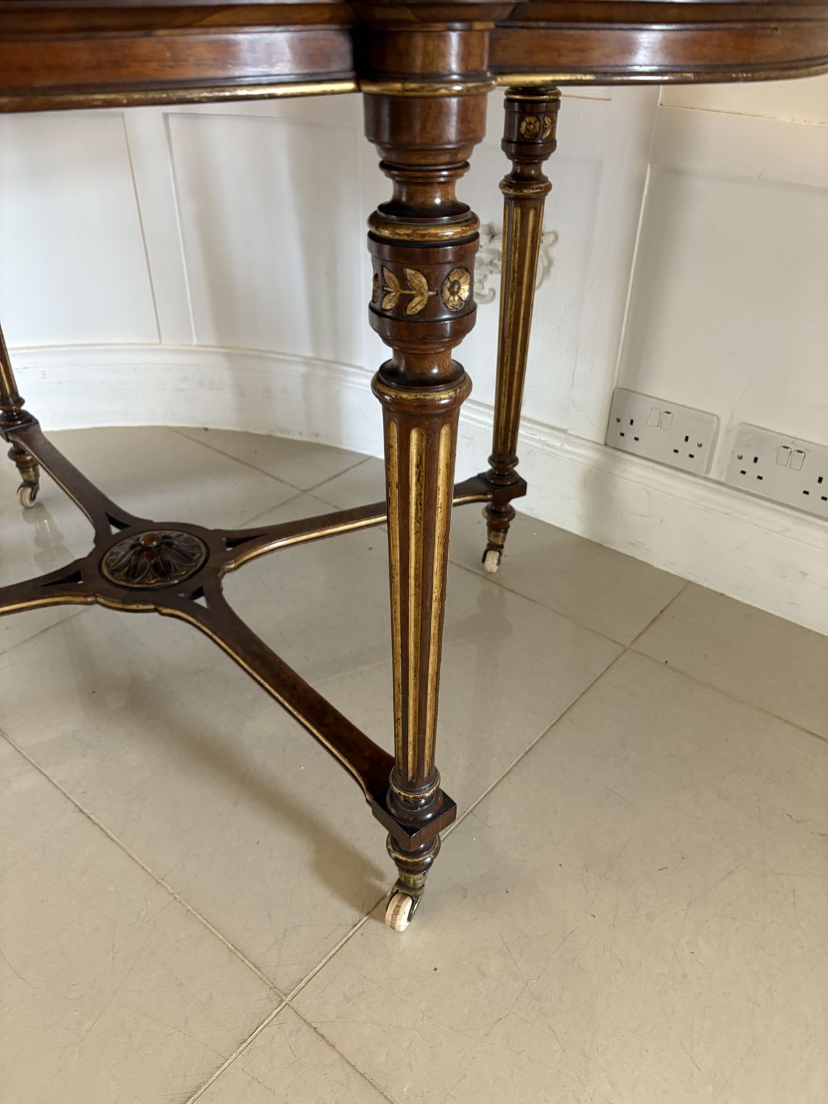Outstanding Quality Antique 19th Century Burr Walnut Inlaid Centre Table photo for sale