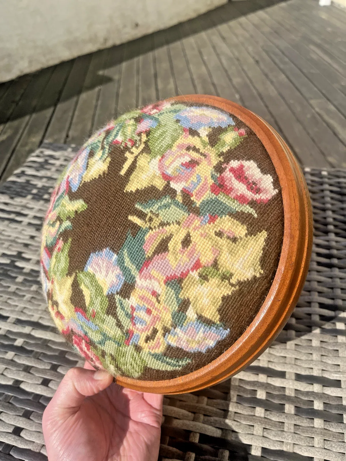photo vinterior Antique Floral Tapestry Needlepoint Low Bun Foot Stool Old English Country House