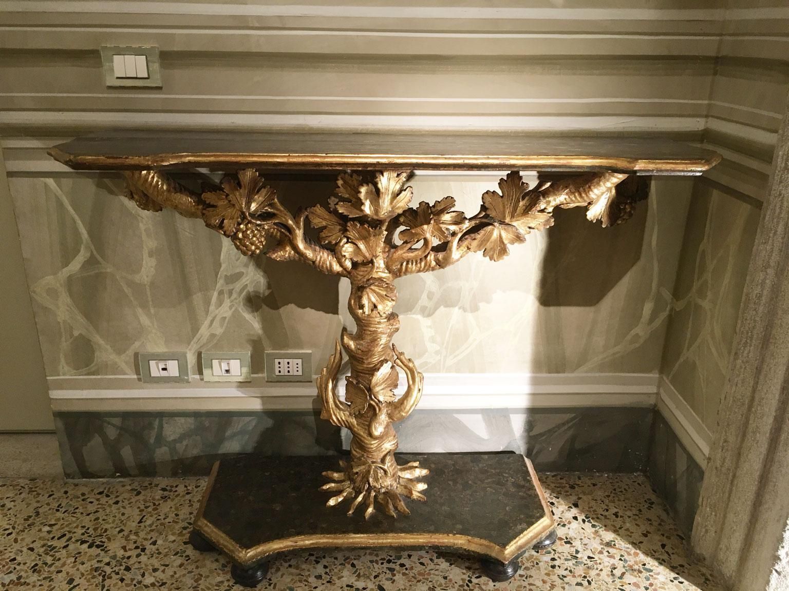 photo vintage 1650 Italy Giltwood Carved Console With Leaves And Bunches Of Grapes