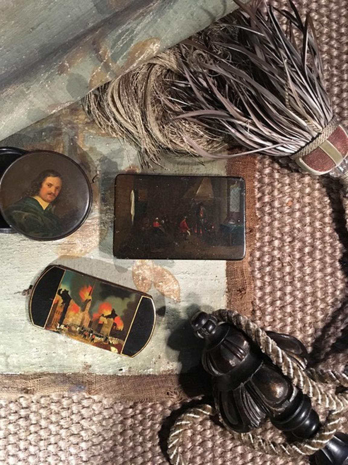 Home Decor Mid 19th Century Decorative Lacquered Wooden Tobacco Snuff Box Black photo