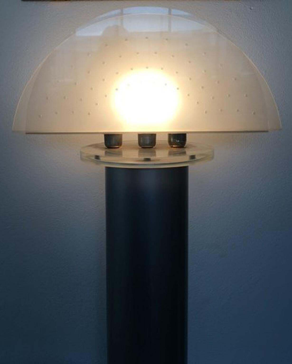 photo vintage Italian Postmodern Design 1970 Lacquered Aluminium Floor Lamp With Plexiglass