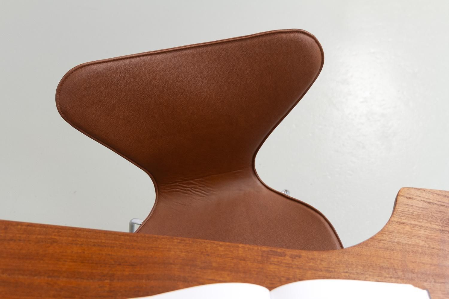 Series 7 Chair By Arne Jacobsen For Fritz Hansen, 2001. photo vintage
