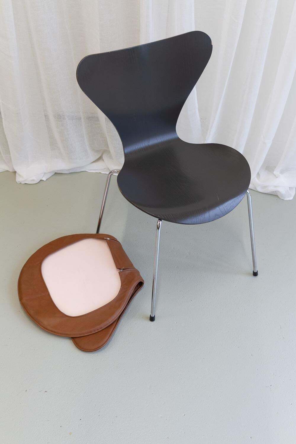 photo buy Series 7 Chair By Arne Jacobsen For Fritz Hansen, 2001.