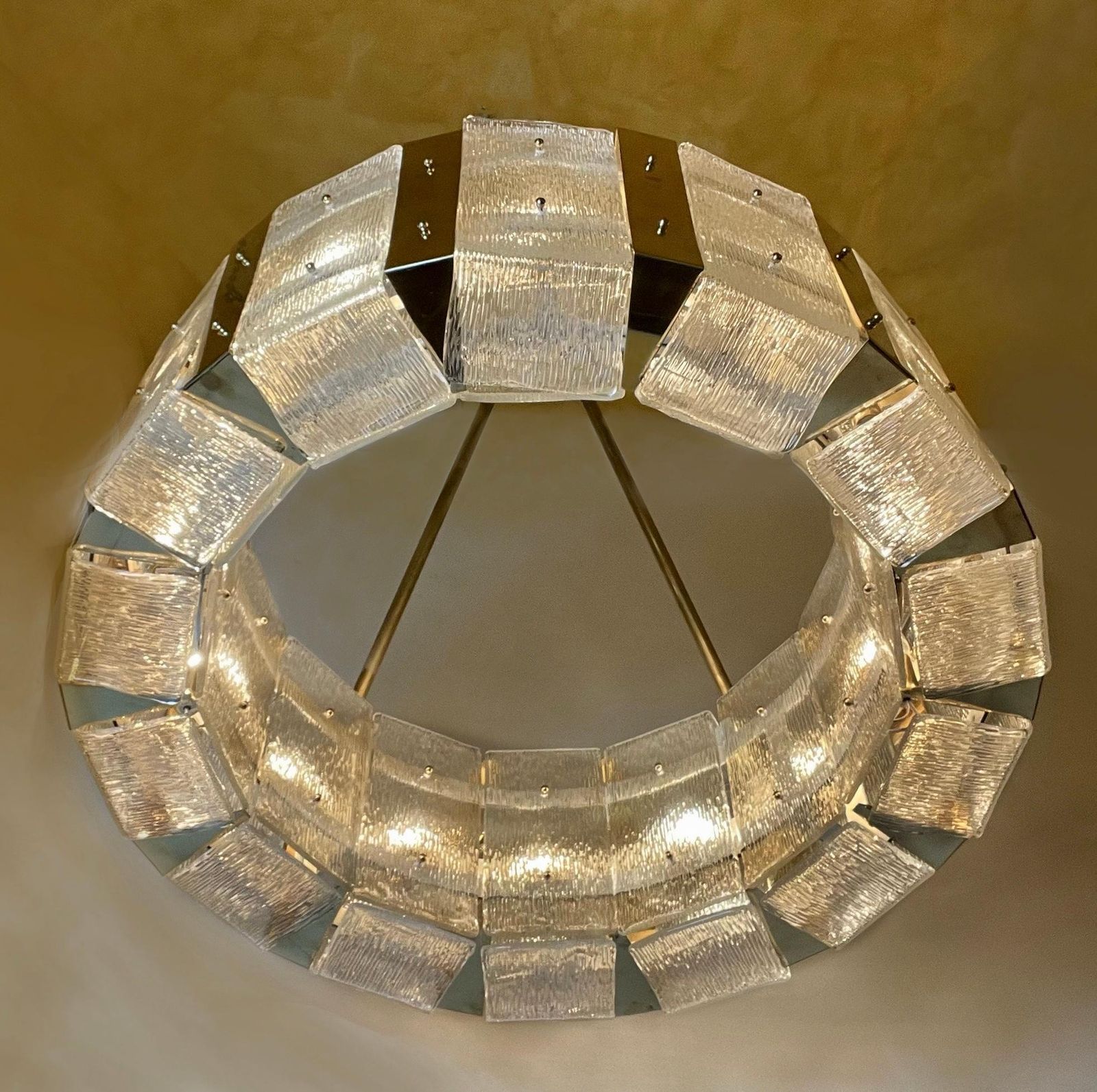 Late 20th Century Round Brass & Transparent Textured Murano Art Glass Chandelier photo for sale