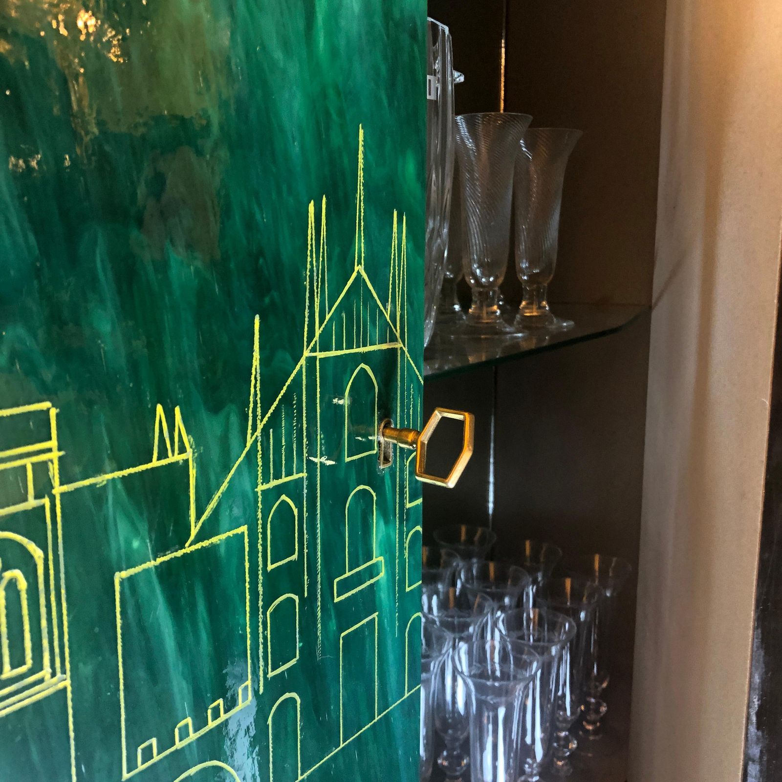 photo vinterior Mid Century Modern Brass, Wood & Engraved Emerald Green Murano Glass Dry Bar