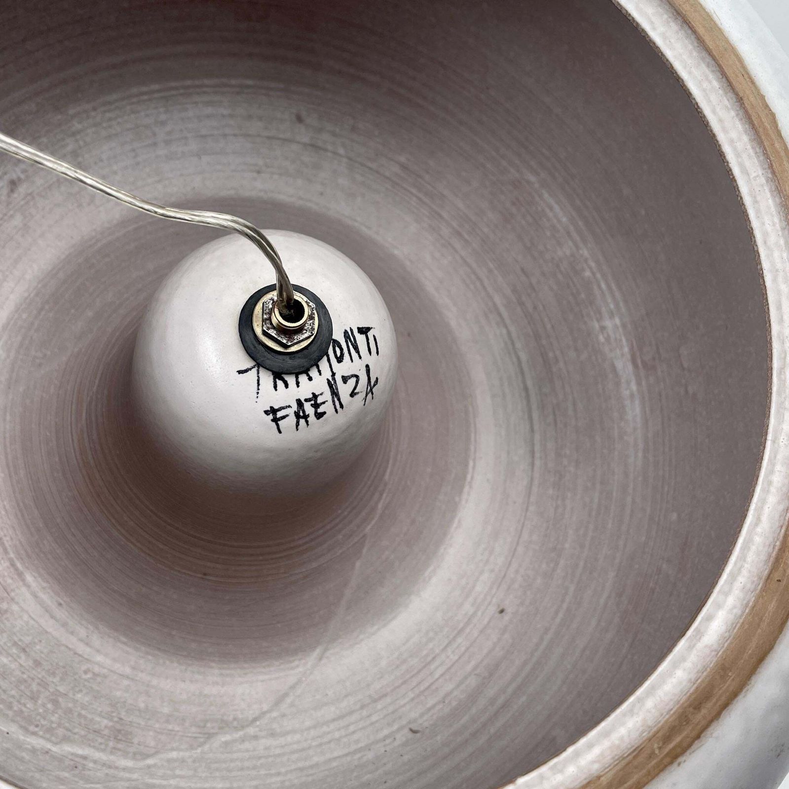 Mid Century Modern White Enameled Stoneware Round Table Lamp By G. Tramonti photo vinterior