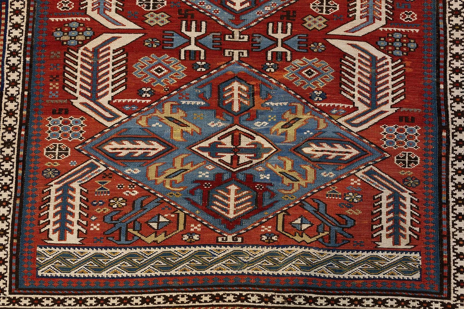 Caucasian Sumak Rug photo vinterior