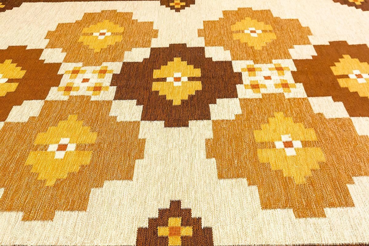 Scandinavian Rug Rollakan Beige Field Color photo for sale