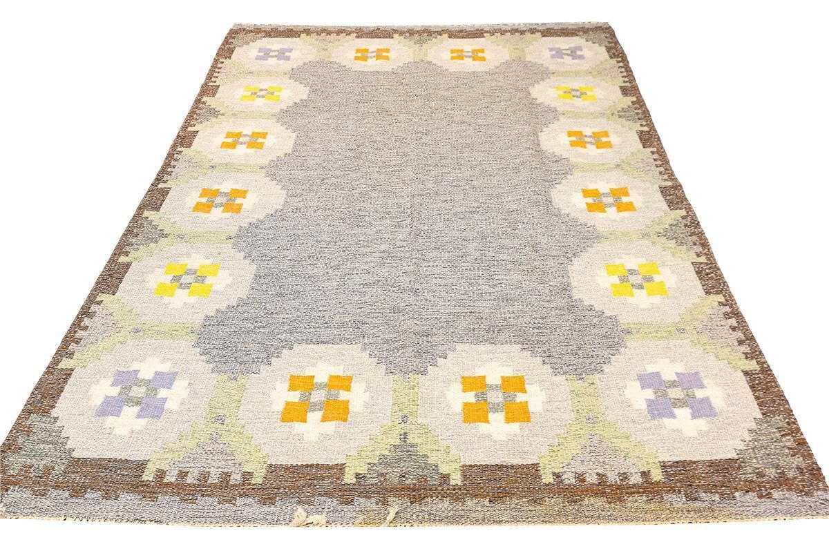 Scandinavian Rug Geometric Design Gray Field photo for sale