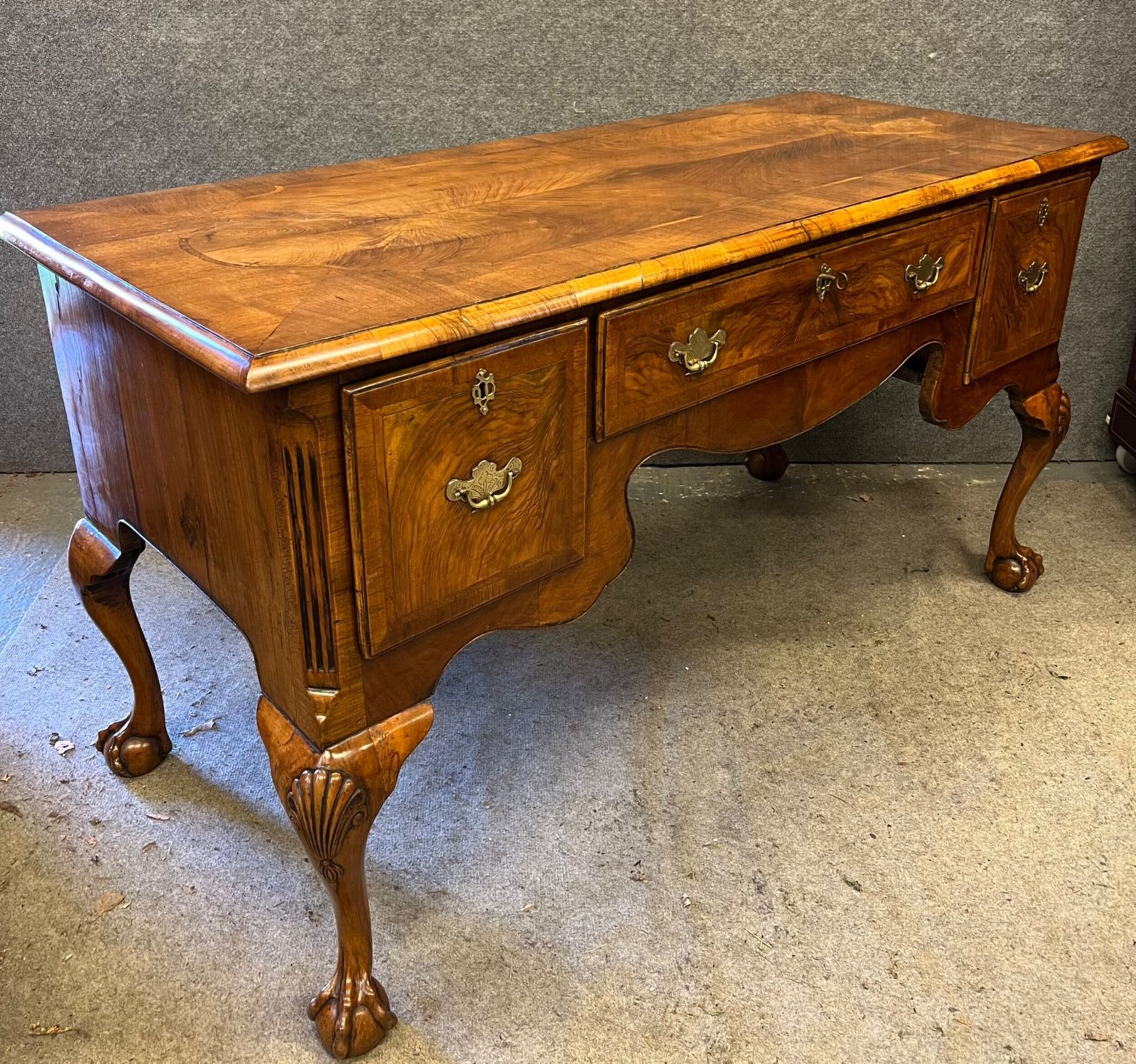 photo vintage Antique Walnut Desk Or Dressing Table