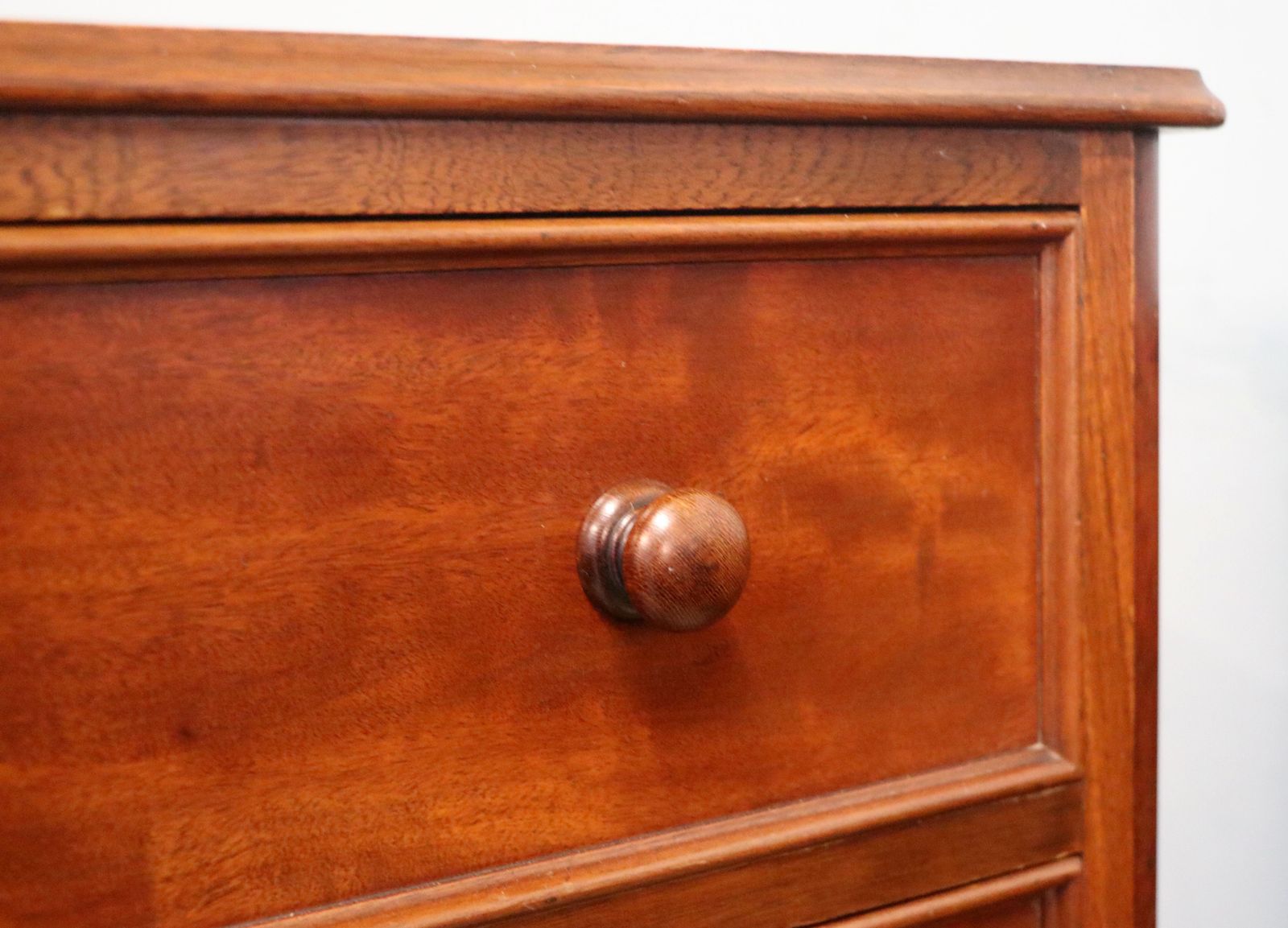 photo vintage Victorian Quality! A Well Made And Wonderfully Practical Mahogany Side Cabinet.