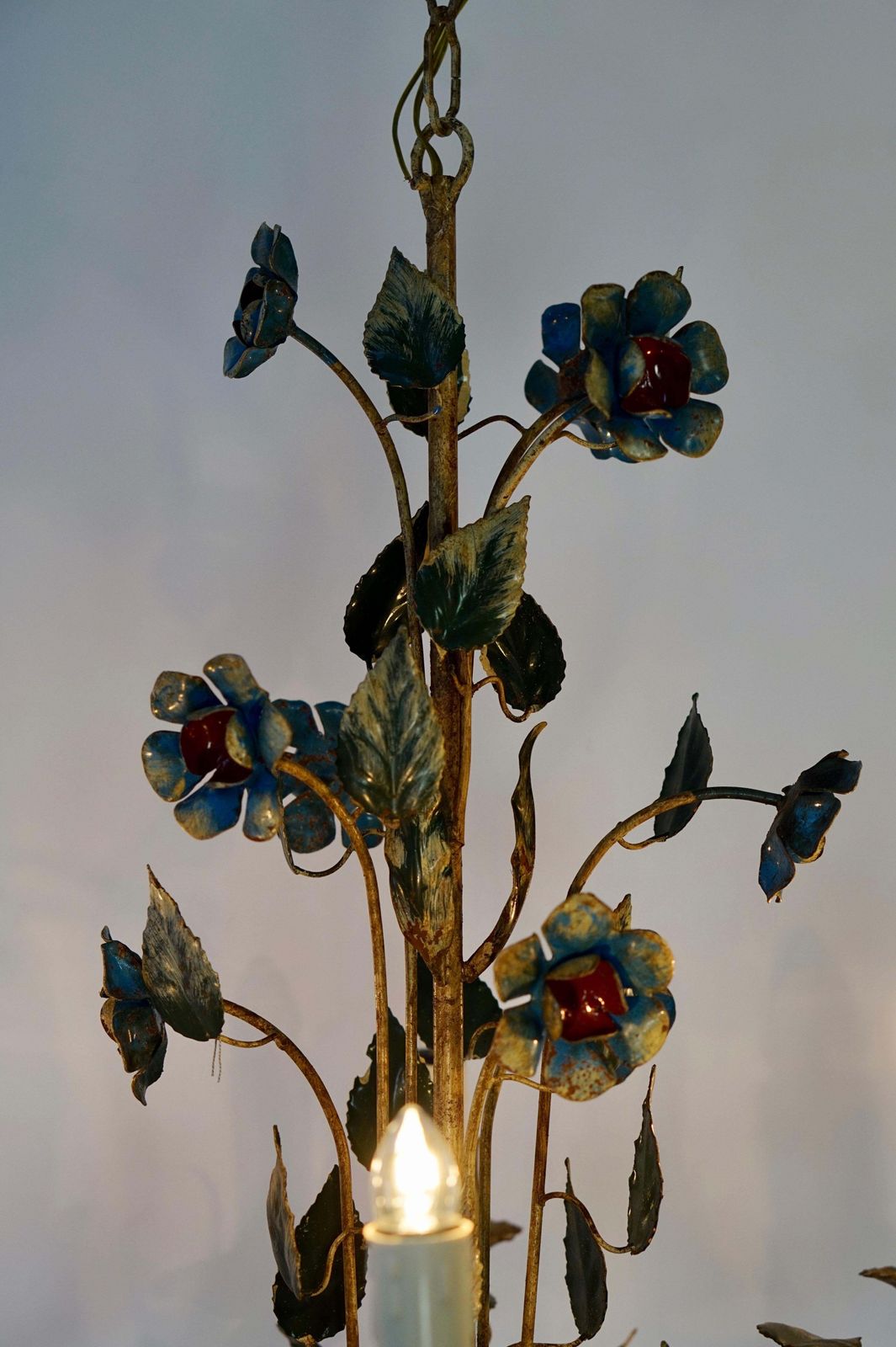 Mid 20th Century Italian Painted Iron And Tole Chandelier With Flowers photo buy
