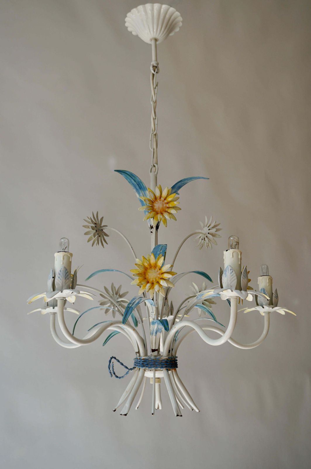 Mid Century Painted Tôle 5 Arm Light Fixture With Yellow Flowers photo for sale