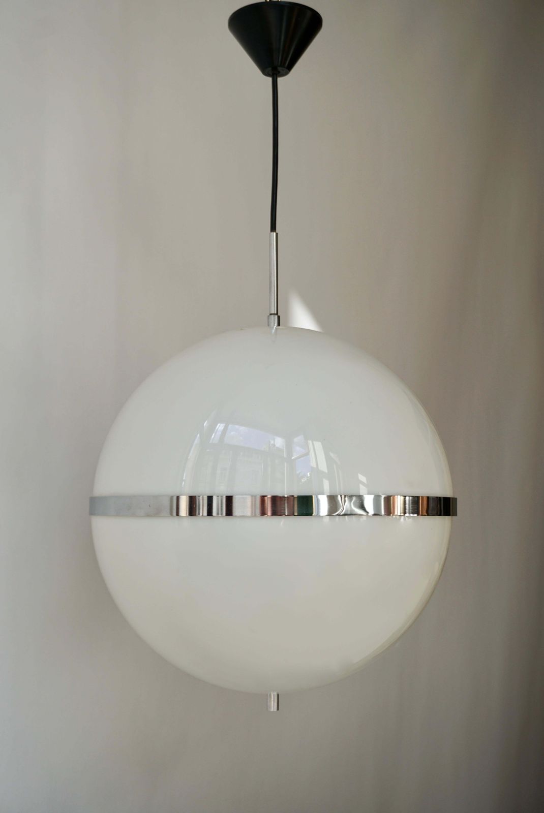 photo furniture Italian Pendant Lamp In White Plastic And Chrome, 1970s