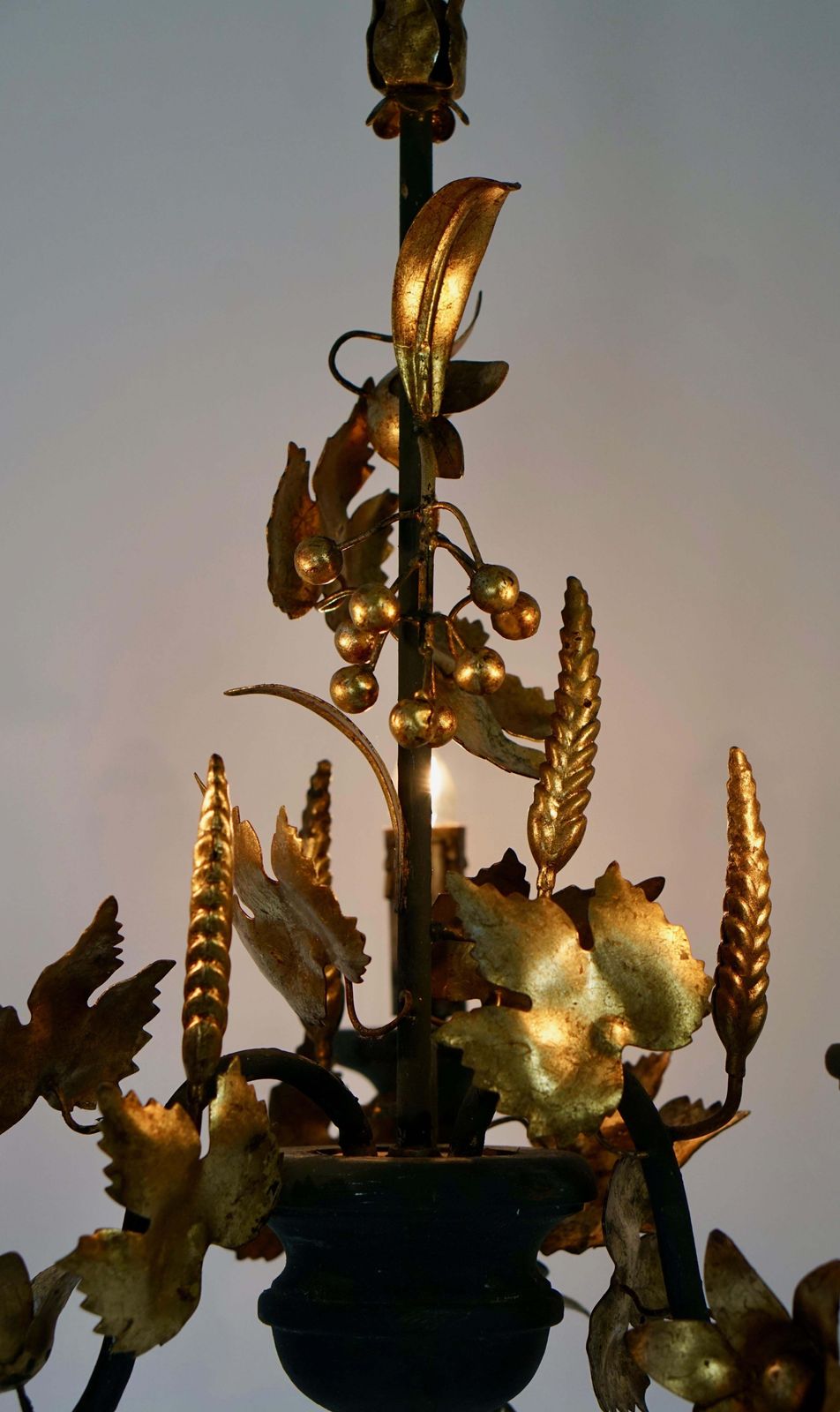 Chandelier In Wood And Gilded Metal photo vintage