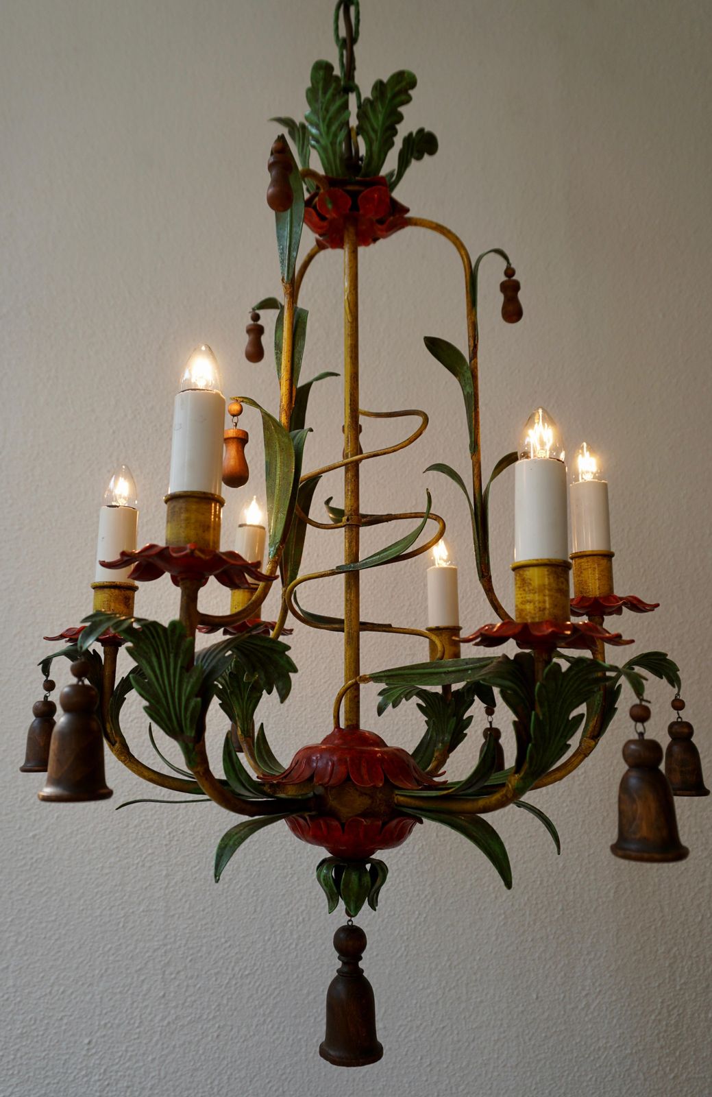 photo vintage Rare Colorful Painted Tole Chandelier