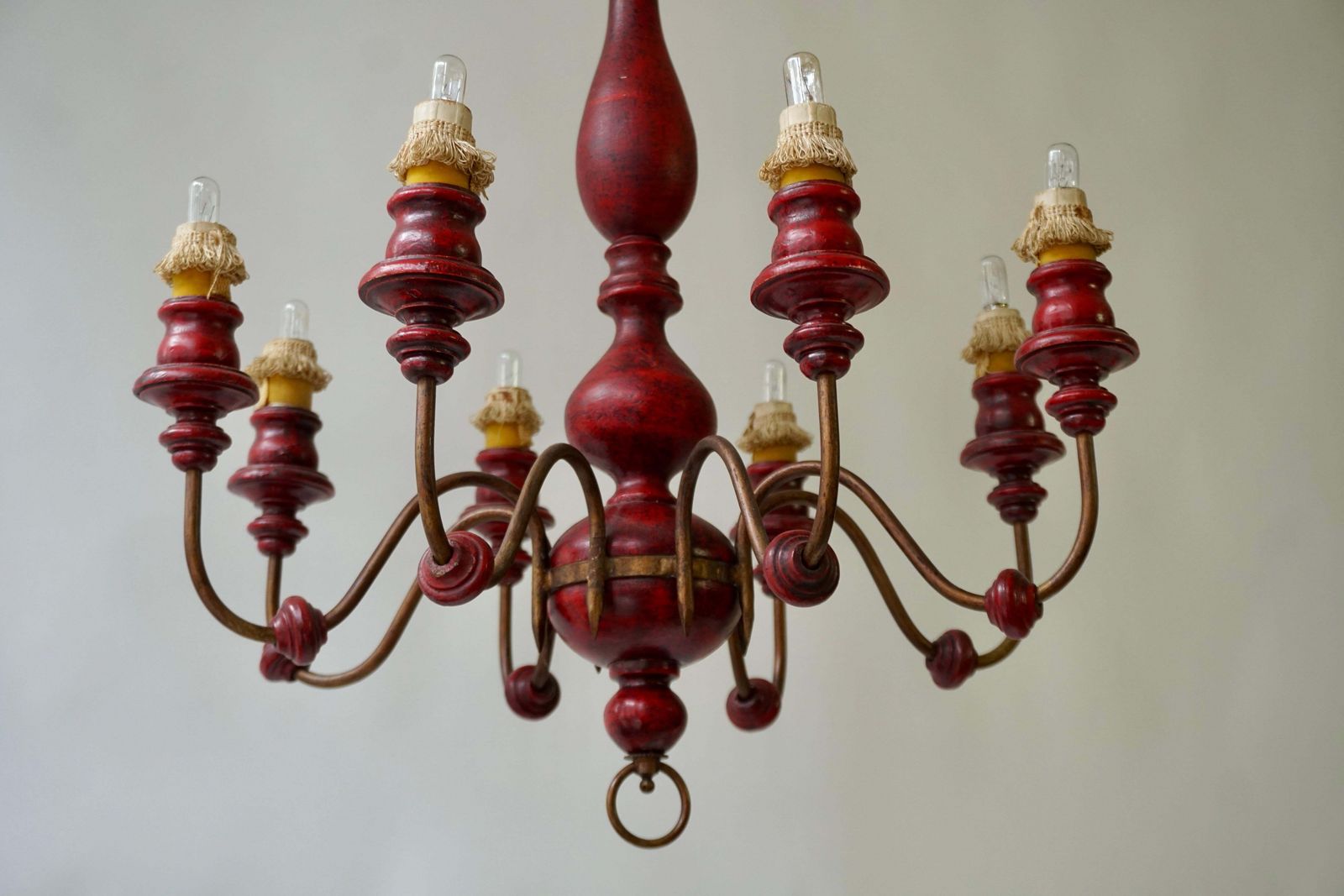 photo vinterior Eight Light Red Painted Wood And Iron Chandelier